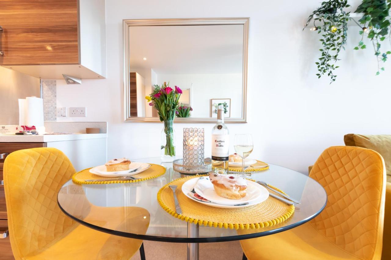 Amber Apartment Oasis - Your Gateway To Southampton'S Vibrant Heart, Port, Shopping Exterior photo