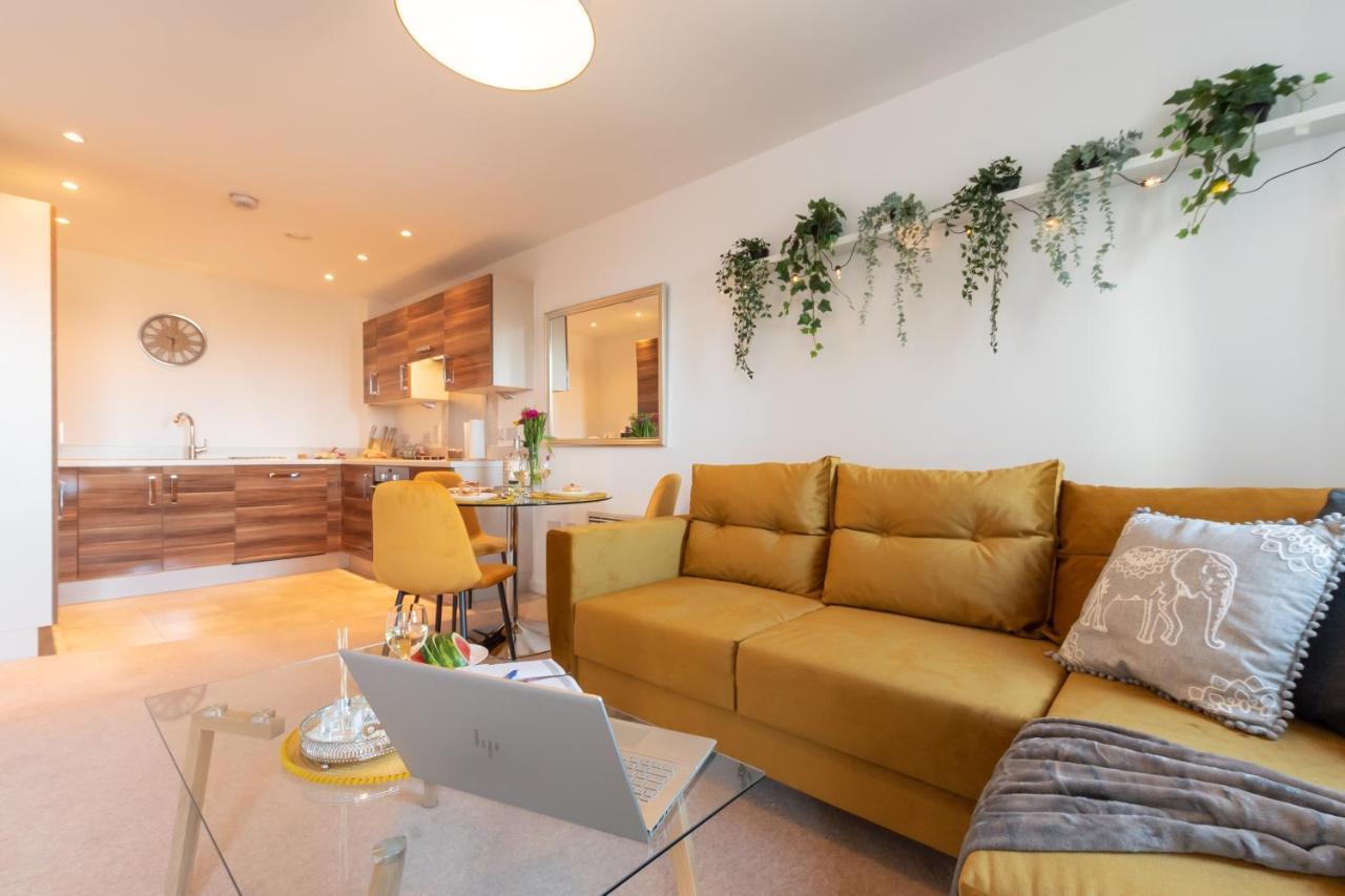 Amber Apartment Oasis - Your Gateway To Southampton'S Vibrant Heart, Port, Shopping Exterior photo